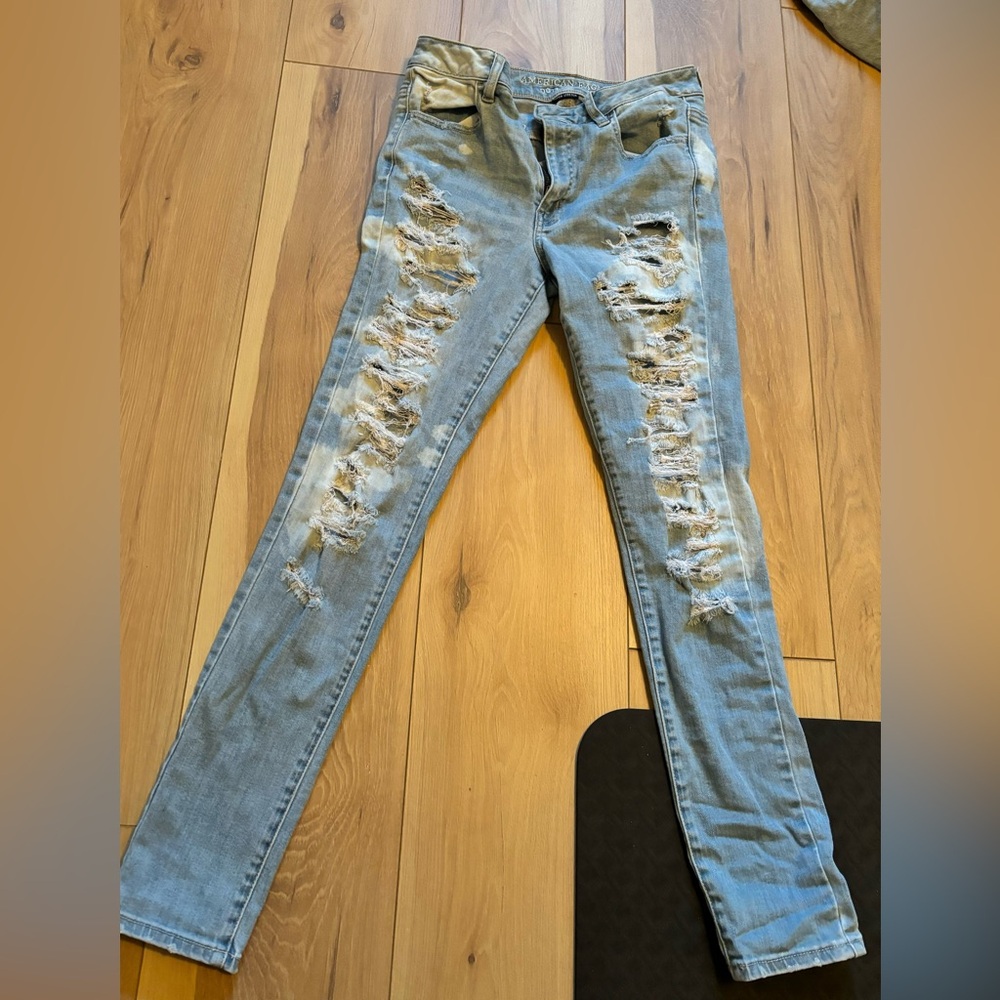 American Eagle High-Rise Ripped Skinny Jean